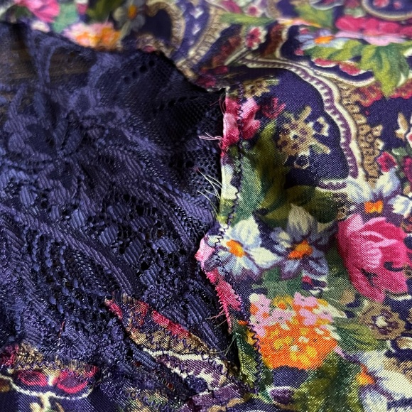 •Sold• Vintage Oscar de la Renta Camisole Top, Lingerie Slip Top, Floral Lace - Picture 9 of 9